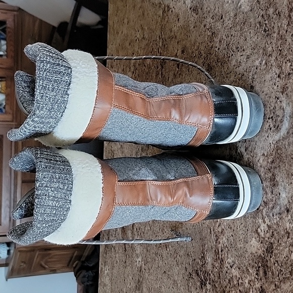 EUC Dream Pairs Women's mid calf waterproof winter snow boots - Picture 4 of 4